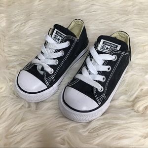Toddler low top converse black and white